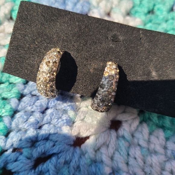 Vintage Jeweled Clip On Earrings - Picture 5 of 7